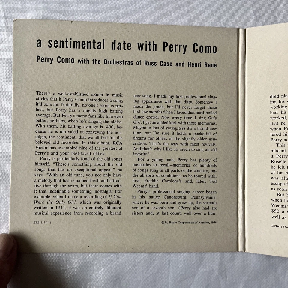 Perry Como: A Sentimental Date With Perry Como - Two 7" EP Records in CARDBOARD! - Image 3 of 4