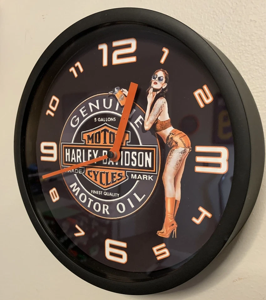 "Reloj de pared Harley-Davidson vintage con etiqueta de aceite con diseño de niña de 9""". Nuevo Foto 3 de 3