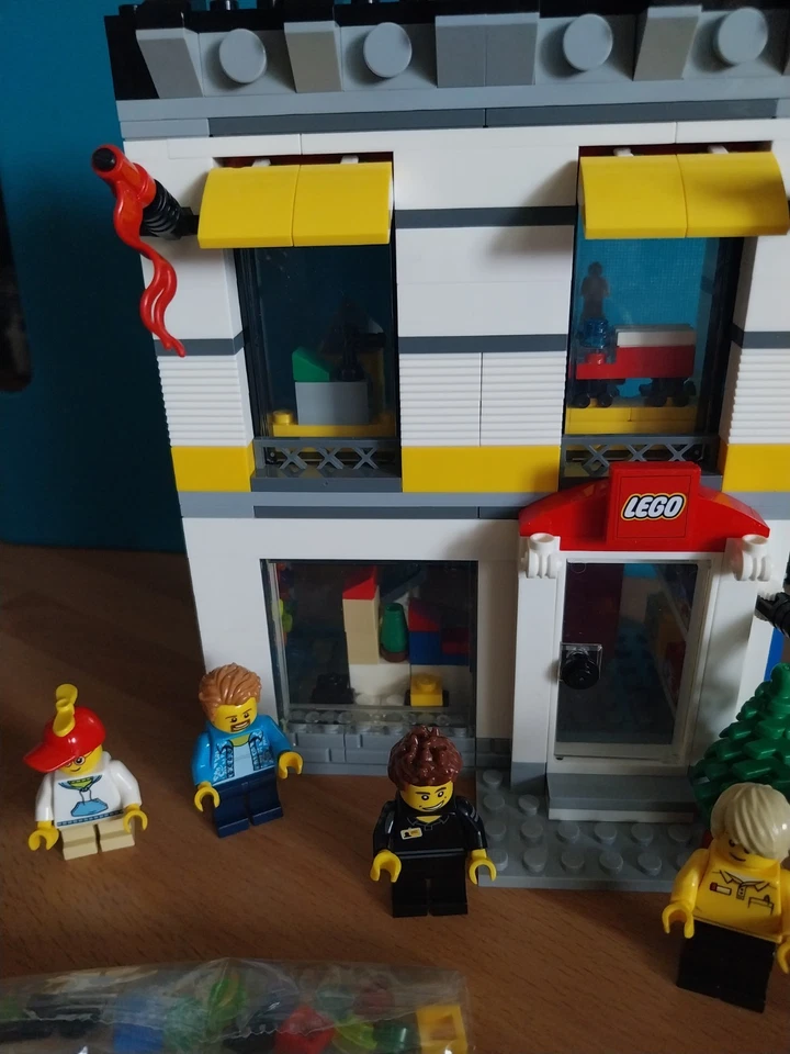 LEGO 40305 LEGO Brand Store, photo 2 of 5
