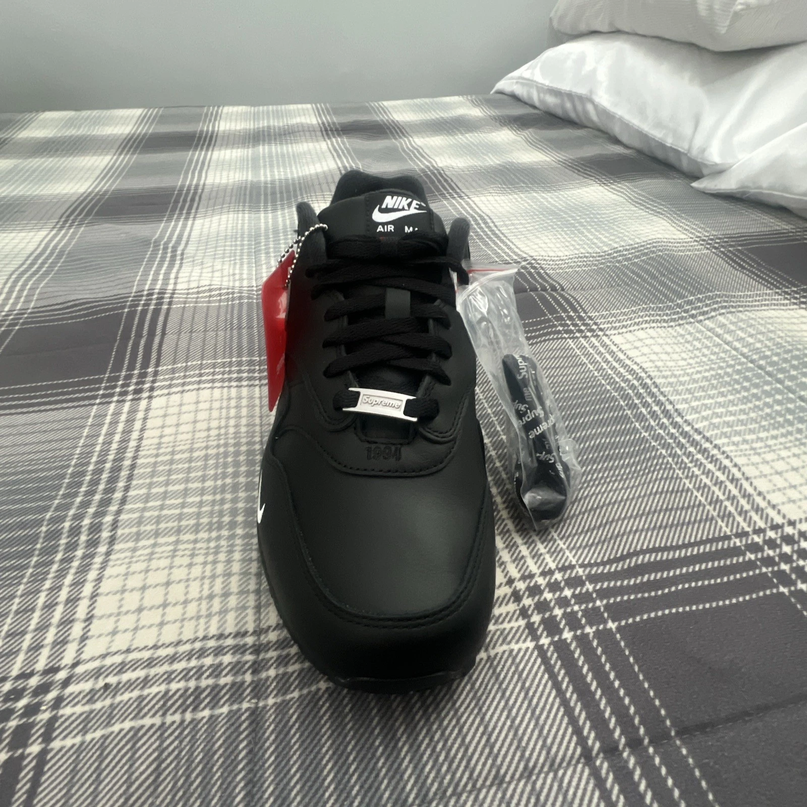 Taille 9,5   Nike Supreme x Air Max 1 '87 SP Noir Blanc