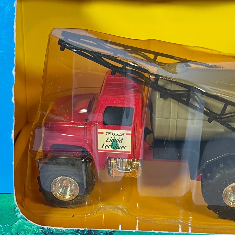 Lot of 2 Vintage 1987 Ertl 1:64 Farm Toys Fertilizer Truck & Milk Tanker - Image 4 of 4