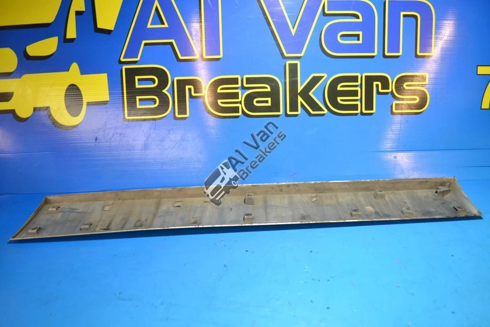 RENAULT Traffic 2014-2020 moldura externa lado del conductor 93453646 93453646 Foto 3 de 4