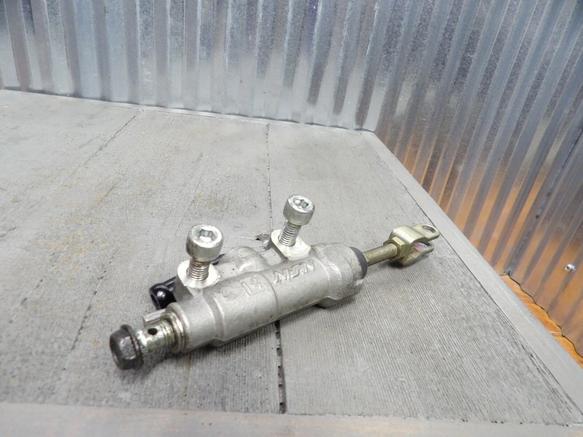 『ユウ』 01-05 Kawasaki ZRX1200 REAR BRAKE MASTER CYLINDER 43015-1677