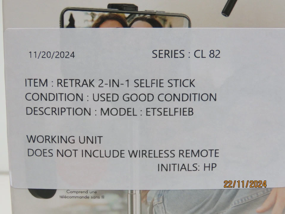 ReTrak - Retractable Folding Bluetooth Selfie Stick - Black [CL82] - Image 2 of 4