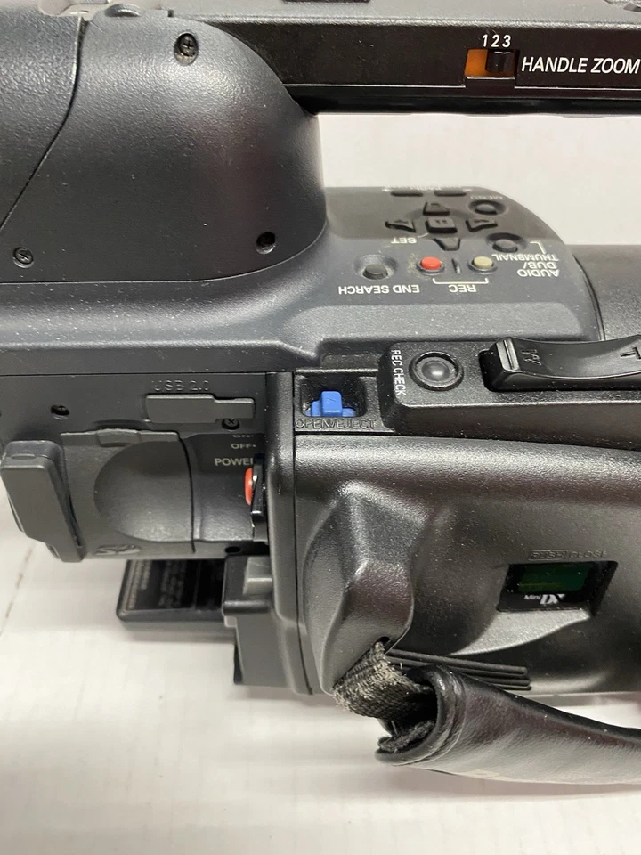 UNTESTED Panasonic DVCPRO HD P2 3CCD Camcorder AG-HVX200AP SOLD AS IS *Read - Image 3 of 4