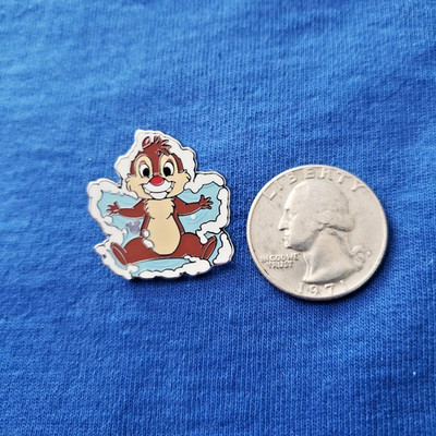 DLR Winter Dale Enjoys Holidays Set Hidden Mickey Disney Pin 2026 Wave A
