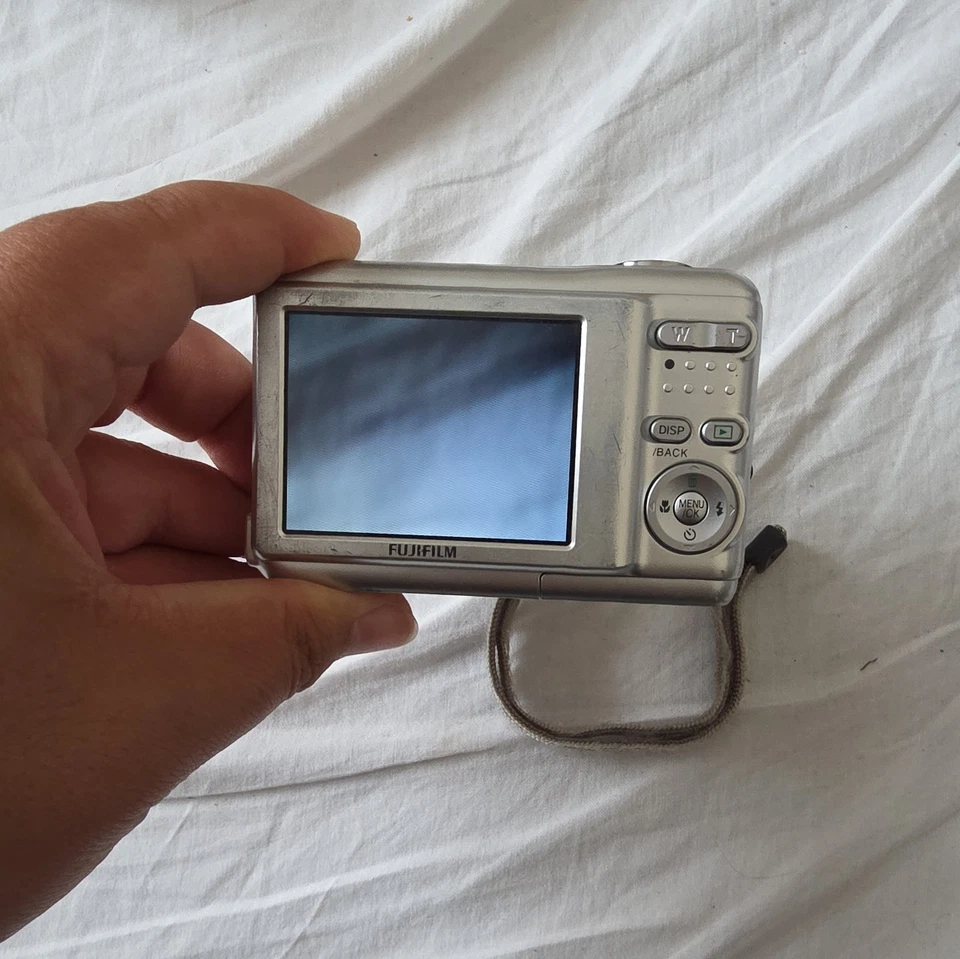 Fujifilm FinePix A850, photo 2 of 4