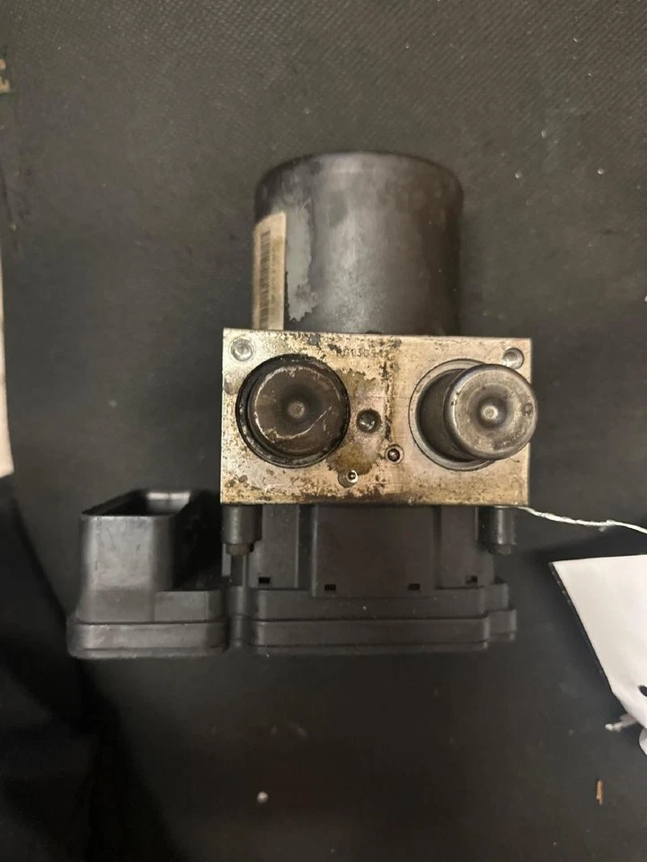 2013 Dodge Ram 1500 ABS Anti-Lock Brake Pump Assembly OEM - Image 2 of 4