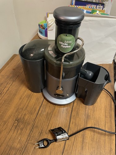 Breville JE900 Juice Fountain Juicer Extractor w/Pitcher Juice Jug 600W