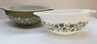 VINTAGE PYREX CRAZY DAISY/ CINDERELLA Spring Blossom Green/White BOWLS Set of 2