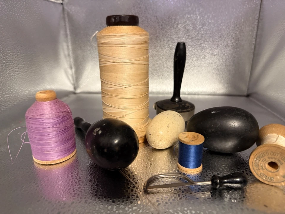 9 Antique Wooden Sewing LOT circa 1900 Wooden SPOOLS of Thread, Darners, Tools - Image 3 of 4