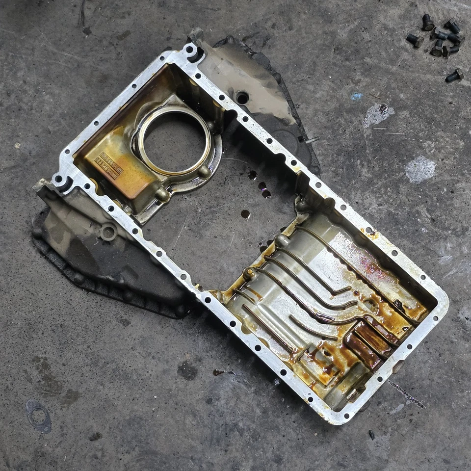 BMW 545i 550i 645i 650i 745i 750i 2004-2010 cárter de aceite del motor 11137544594 OEM usado Foto 2 de 3