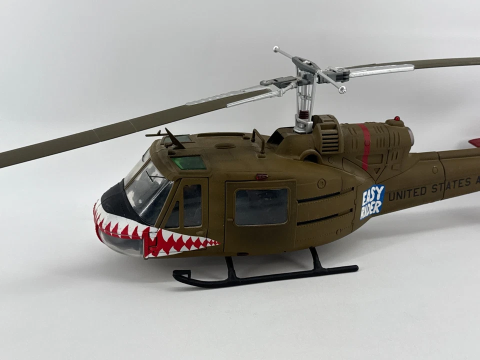 Ultimate Soldier UH-1C Huey Easy Rider 1:18 Helicopter 1st Air Cavalry 2004 Toy - Image 2 of 4