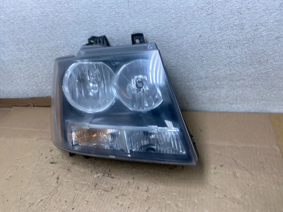 Faro derecho pasajero Chevrolet Suburban Tahoe 2007 a 2013 OEM U3047 DW Foto 2 de 4