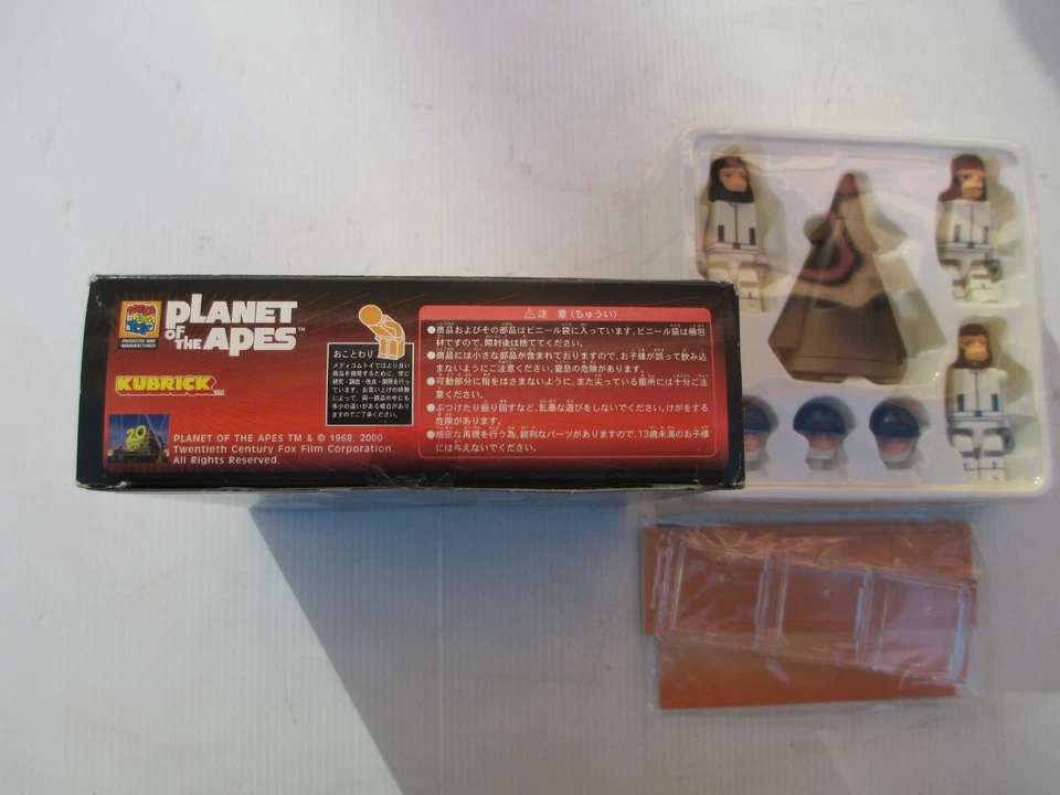 Kubrick Planet of the Apes Cornelius 2000 como astronauta muy raro Foto 3 de 4