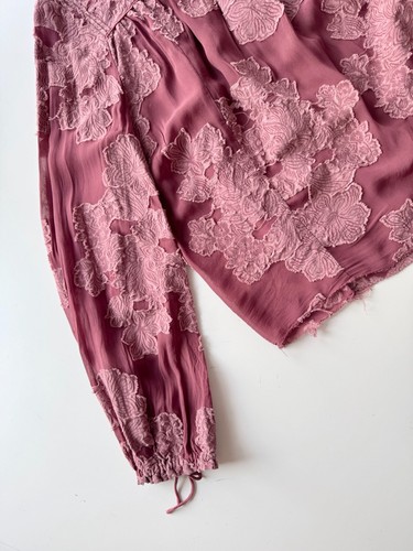 Blusa Campesina Aritzia WILFRED Lourdes Malva Transparente Floral Jacquard, Talla XS - Imagen 9 de 13