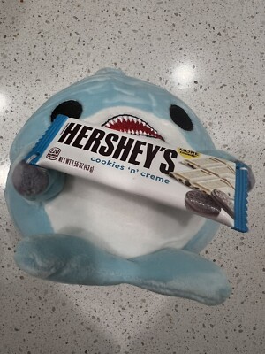 Zuru Snackles Series 2 SETH Shark W/Hershey's Cookie 5