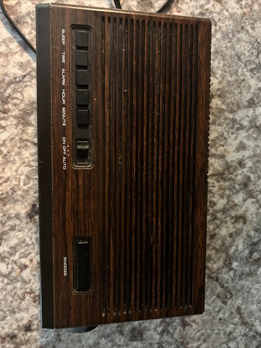 Vintage LLOYDS Alarm Clock/radio Model: J374 - Picture 2 of 9