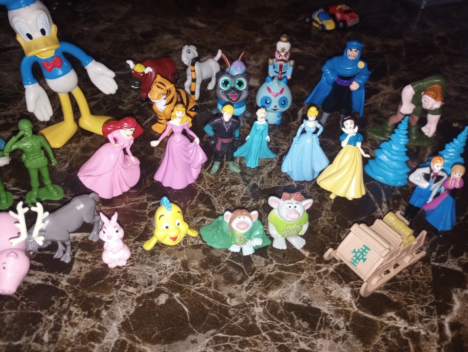 Lote de mini figuras Toy Story y más de princesas Disney Foto 3 de 4