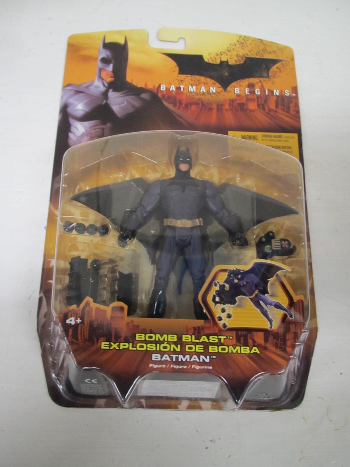 BATMAN BEGINS BOMB BLAST BATMAN ACTION FIGURE 2005 MATTEL