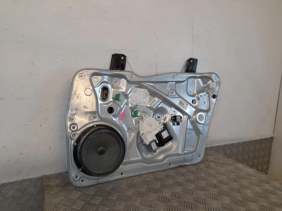 VOLKSWAGEN TIGUAN Mk1 07-16 Right Drivers O/S Front Window Regulator 5N2837730D - Image 2 of 4