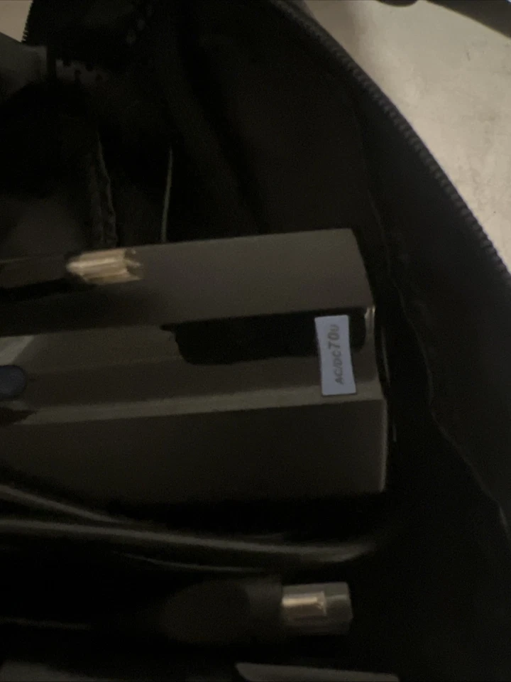 FUENTE DE ALIMENTACIÓN PORTÁTIL TARGUS 65W AC MODELO ac70u con FUNDA DE TRANSPORTE Y 8 ADAPTADORES Foto 4 de 4