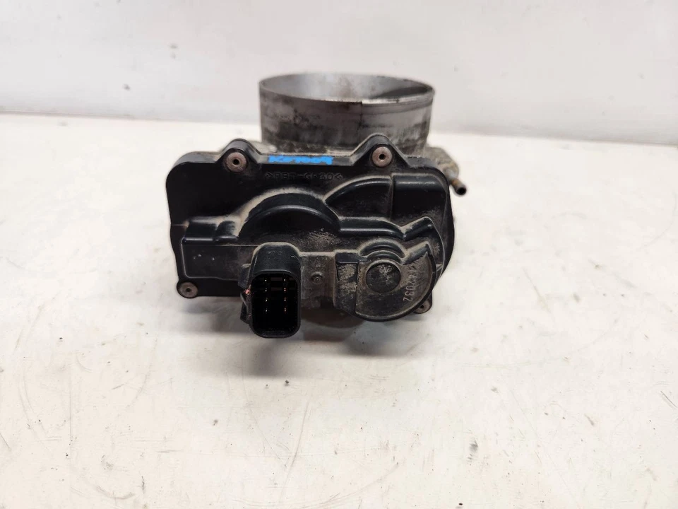 Chevrolet Suburban 1500 2003-06 (5,3 L/AT) conjunto de carrocería del acelerador Foto 3 de 4