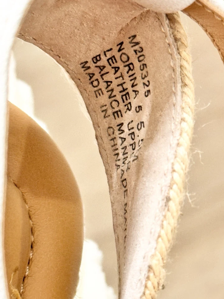 Zapatos Me Too Cuero Blanco 5.5 Tacón Bajo Buen Estado Foto 3 de 4