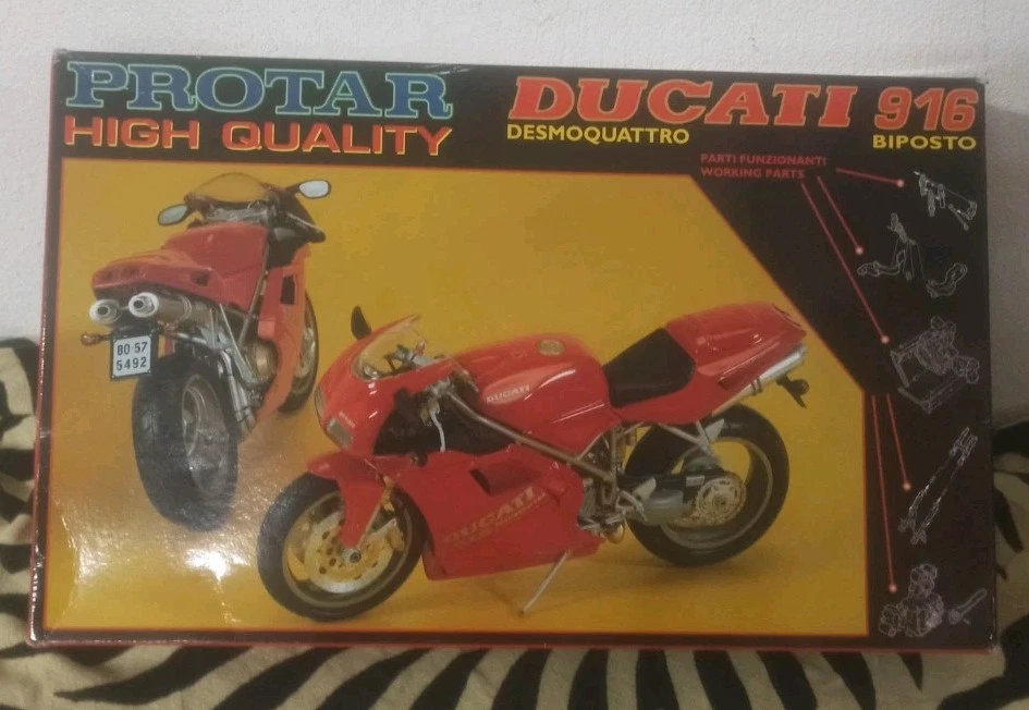 Maquette Moto PROTAR 1/9 Ref 13251 Ducati 916 Desmosquattro Racing