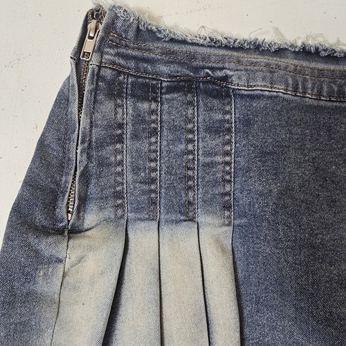 Y2K Micro Denim Jean Mini Skirt Pleated Size Medium Low Rise - Picture 6 of 14