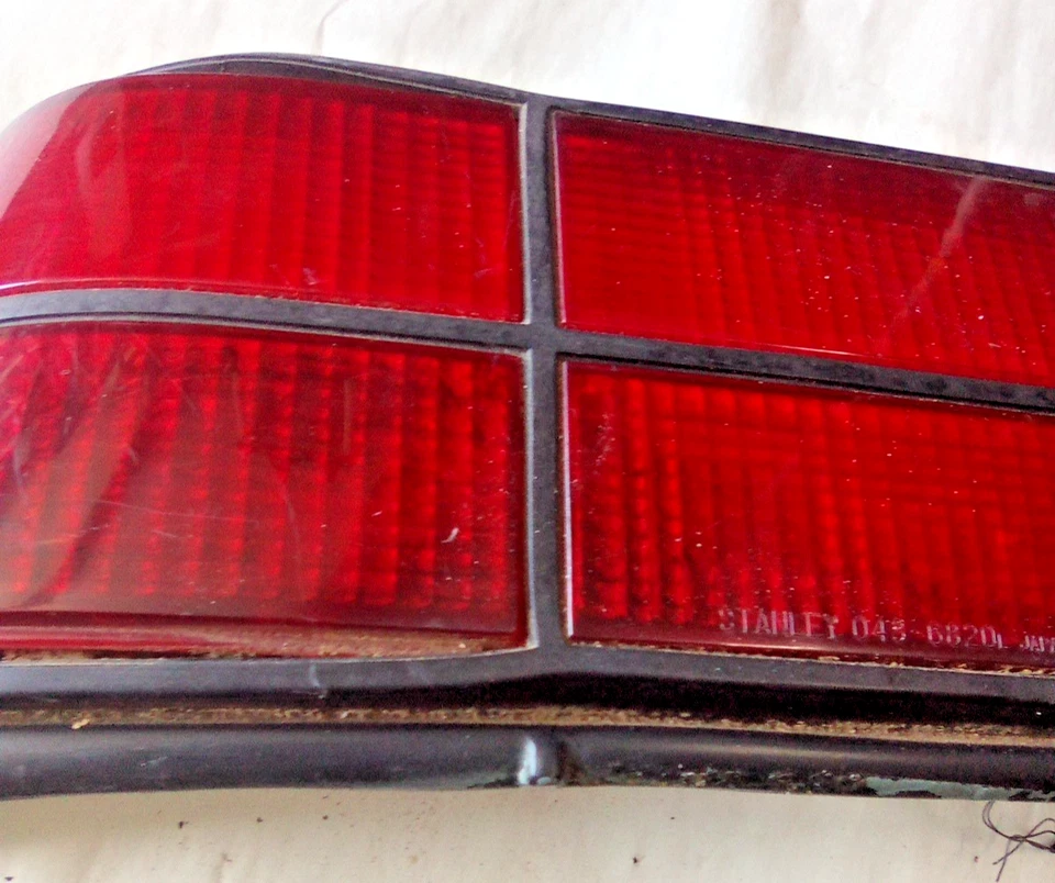 MAZDA 626 LH 1982 LÁMPARA TRASERA USADA OEM LOC-181DG Foto 3 de 4