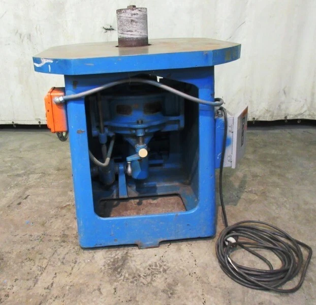 OLIVER MACHINERY CO. MÁQUINA DE HUSILLO OSCILANTE 381-D, 1HP, 1740RPM, 440V Foto 4 de 4