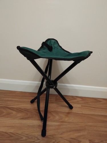 Green Fold Up Fishing / Camping Stool - Afbeelding 4 van 4