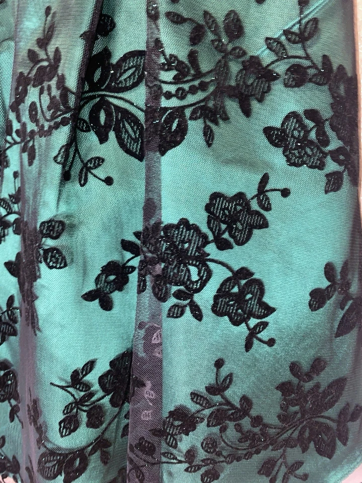 Jona Michelle 是一个为女孩创造美丽连衣裙的品牌! 8 码全新 — 第 3/4 张图片