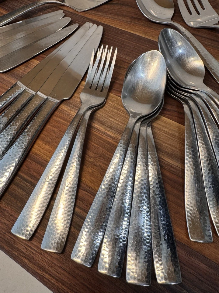 Lote de 24 cubiertos de acero inoxidable martillado Hampton Tomodachi 18/10 Foto 3 de 4