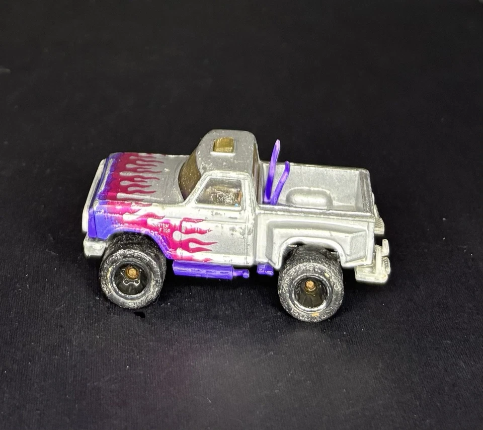 Vintage 1982 Matchbox Pickup Truck Flareside Ford F150 Silver With Flames - Image 3 of 4