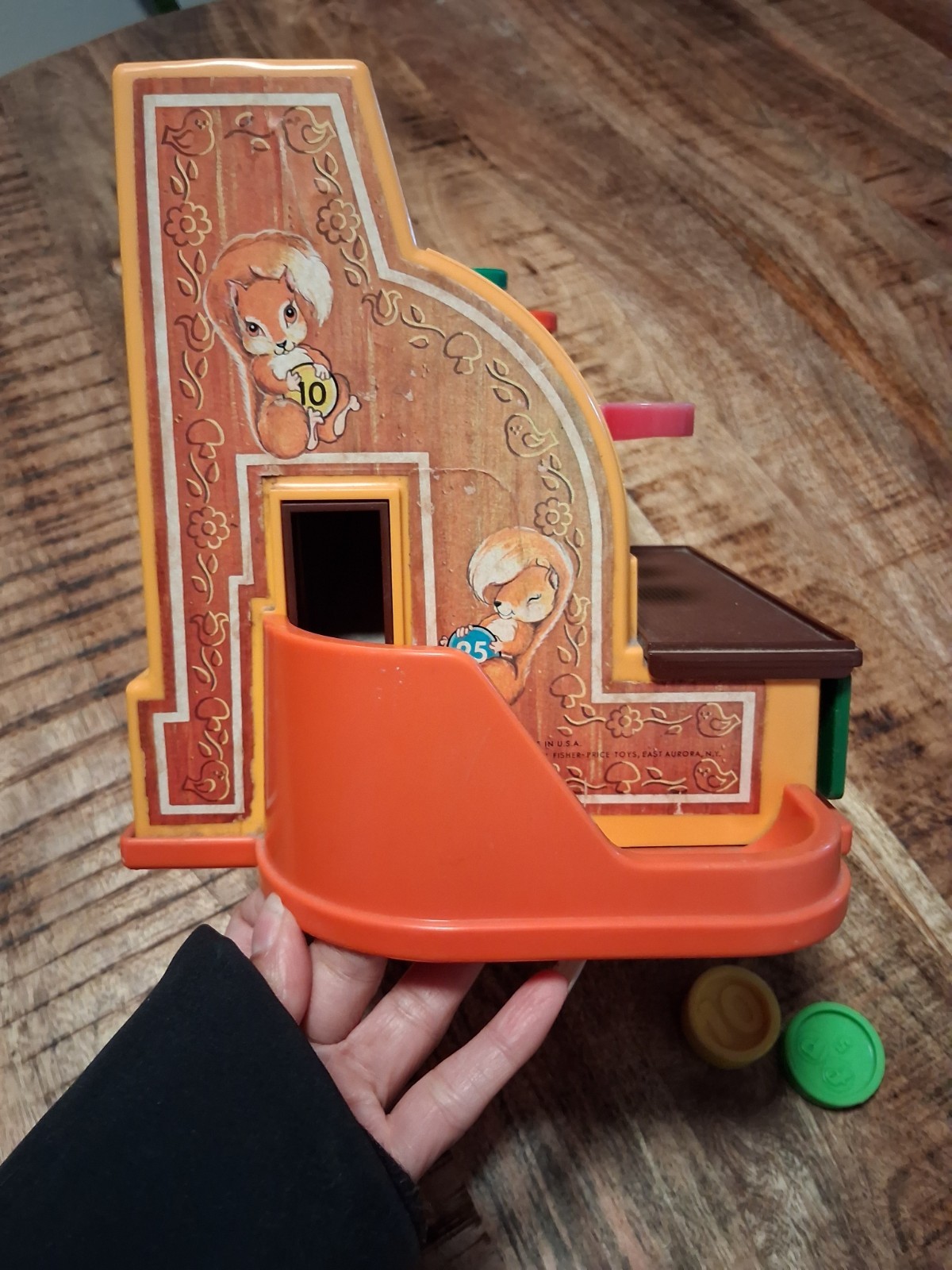 как выглядит Vintage 1974 Fisher Price Toy Cash Register 926 W 2 Coins Works Bell Rings фото