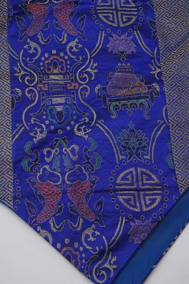 复古中国桌旗 78 英寸 x 13 英寸蓝色丝绸锦缎鱼,长寿,流苏 — 第 3/4 张图片