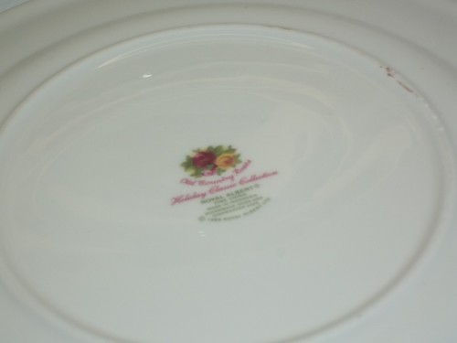 Royal Albert OLD COUNTRY ROSES HOLIDAY Classic Collection 9” Accent Plates 4 - Picture 3 of 4