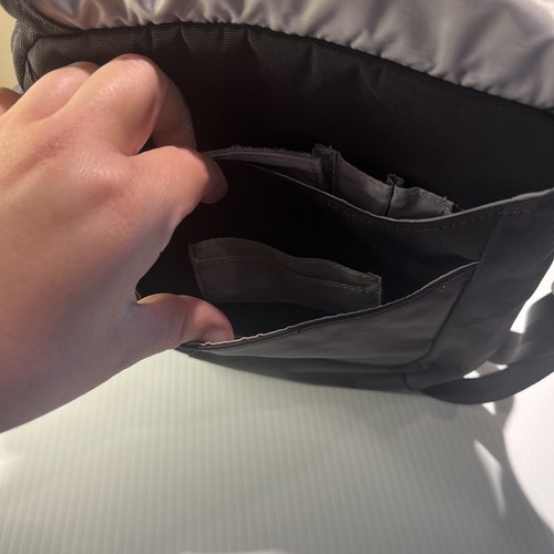 Brenthaven sling pack cross body bag Nylon. Padded inside 8”X10” Zip Closer - Picture 6 of 13