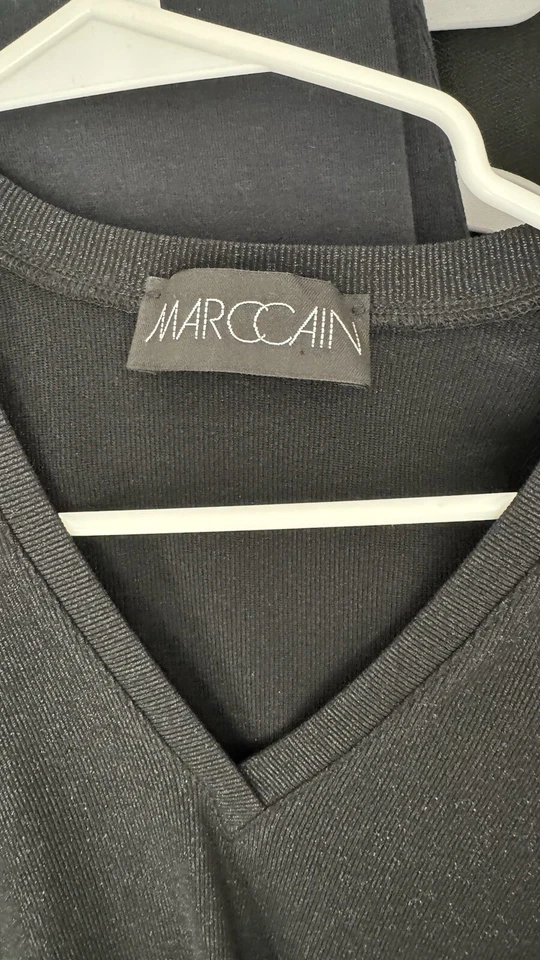 Suéter feminino Marc Cain preto metálico gola V tamanho N4 - Imagem 4 de 4