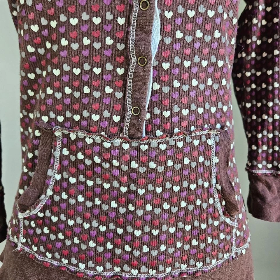 Energie Distressed Henley Mujer Grande Corazón Marrón Y2K 100% Algodón Bolsillo Acanalado Foto 2 de 4