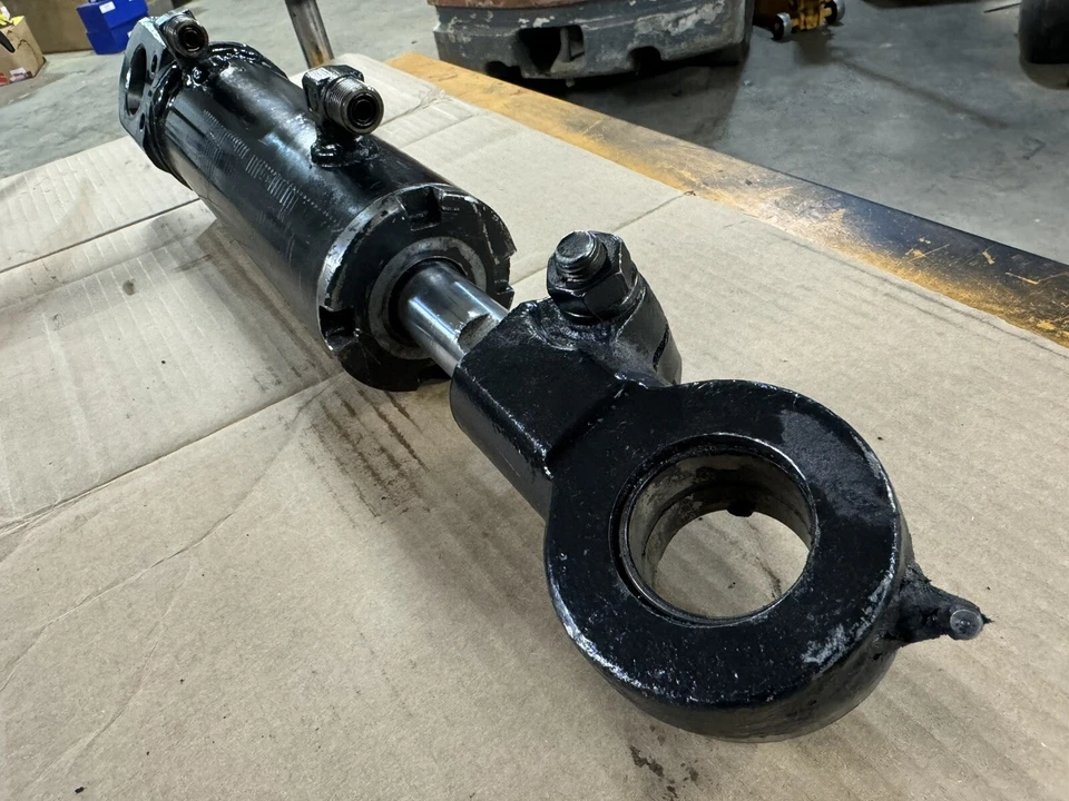 Forklift Tilt Cylinder Assembly 37B-1JV-A513 For Komatsu (GOOD USED) - Image 3 of 4