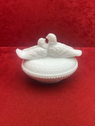 Vintage Westmoreland White Milk Glass Love Birds on Nest Candy Trinket Dish