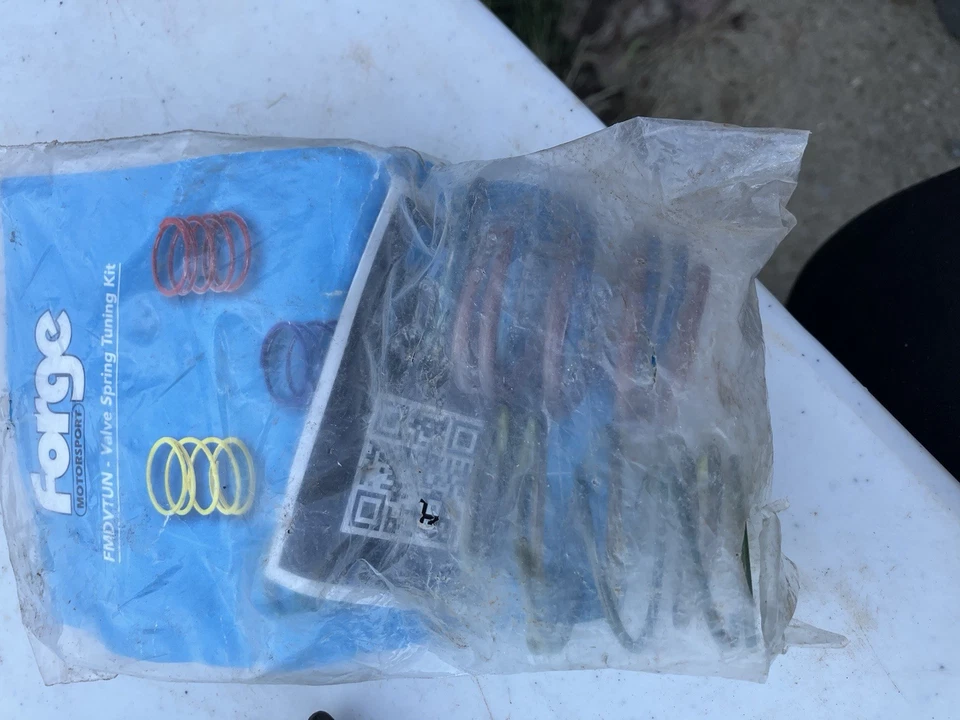 Kit de afinación de resorte de válvula de volteo Forge Motorsport verde amarillo azul rojo FMDVTUN Foto 2 de 4