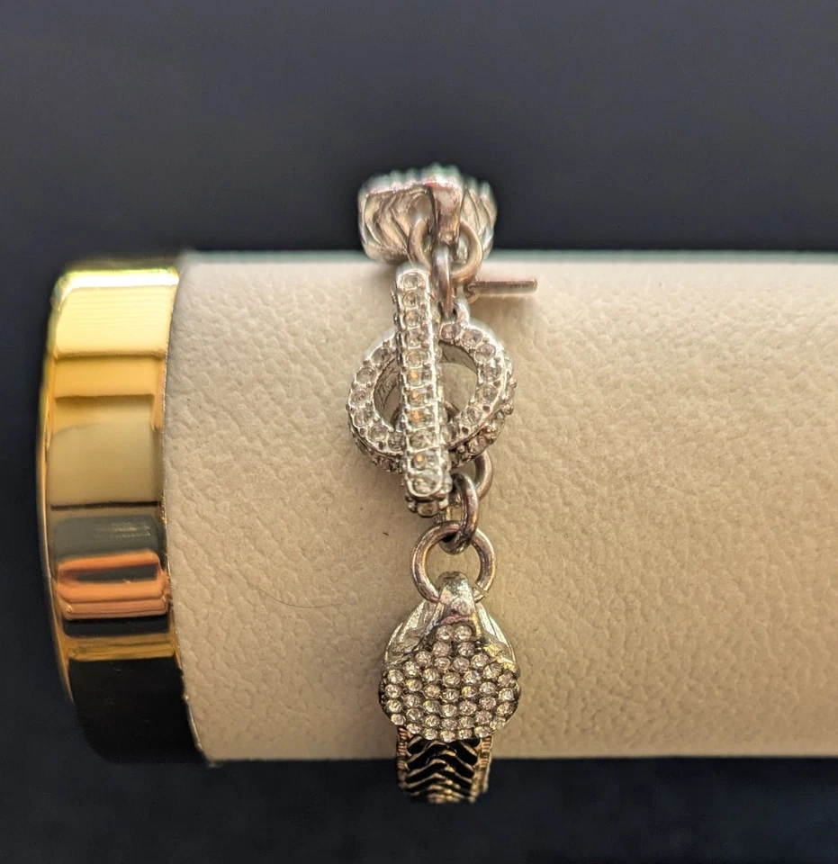 Brazalete Banana Republic pavé tono dorado con acento plateado y estrás Foto 2 de 4