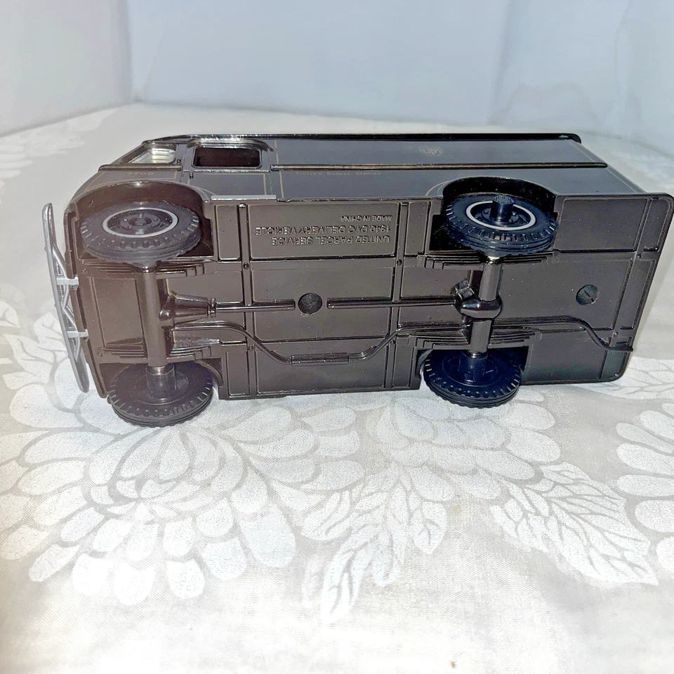 Hermann Marketing 1940 UPS DVC Vehículo Antiguo Diecast 1/28 Nuevo en Caja Foto 3 de 4