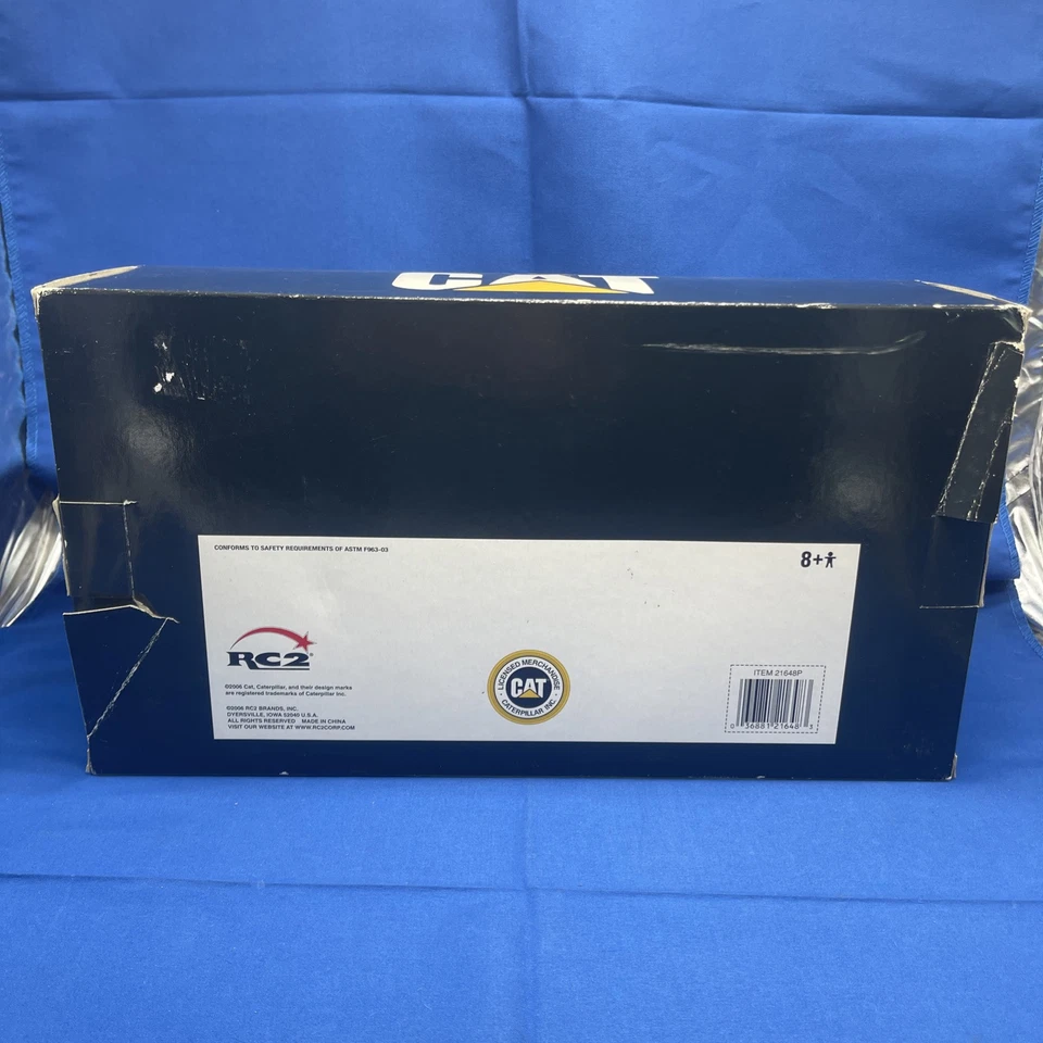 Caterpillar CAT RC2 2006 One Tough Ride Chopper Motorcycle by OCC 1:10 Diecast - Image 3 of 4