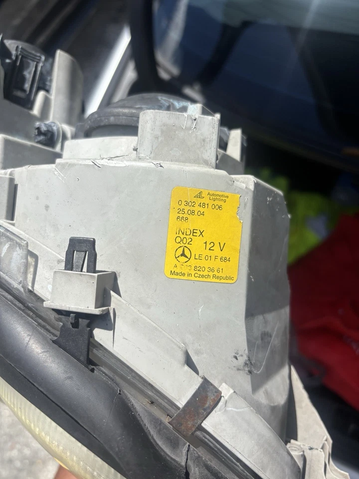 Faro lateral para pasajero Mercedes C230 2005 Foto 4 de 4