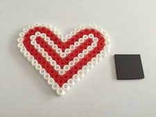 COEUR ROUGE ET BLANC AIMANT PERLE A REPASSER HAMA DECORATION PIXEL ART